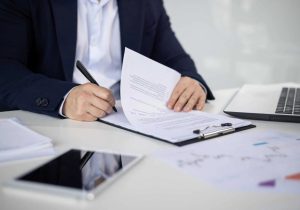 Te pierzi în birocrație? The Money Advisor îți simplifică drumul către creditul dorit